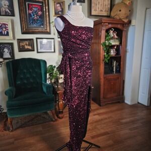 Nookie Womens One Shoulder Sequin Gown Wine Red High Slit Open Back Dress NWT‎